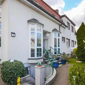  Ferienhaus Altenescher Weg J